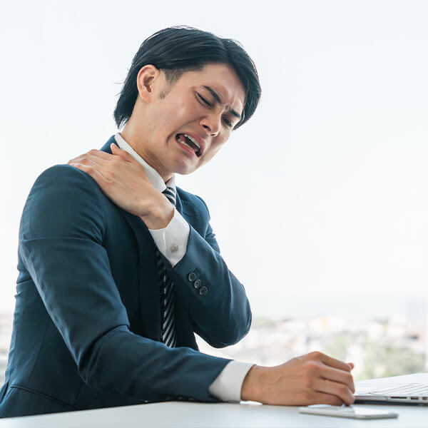 頚椎症の主な原因：首への反復負荷