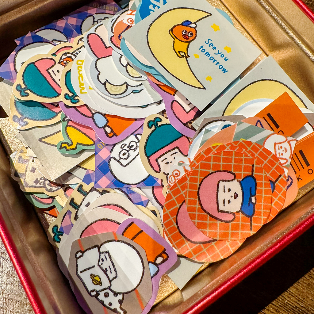 ヘルメット子：NEWステッカー